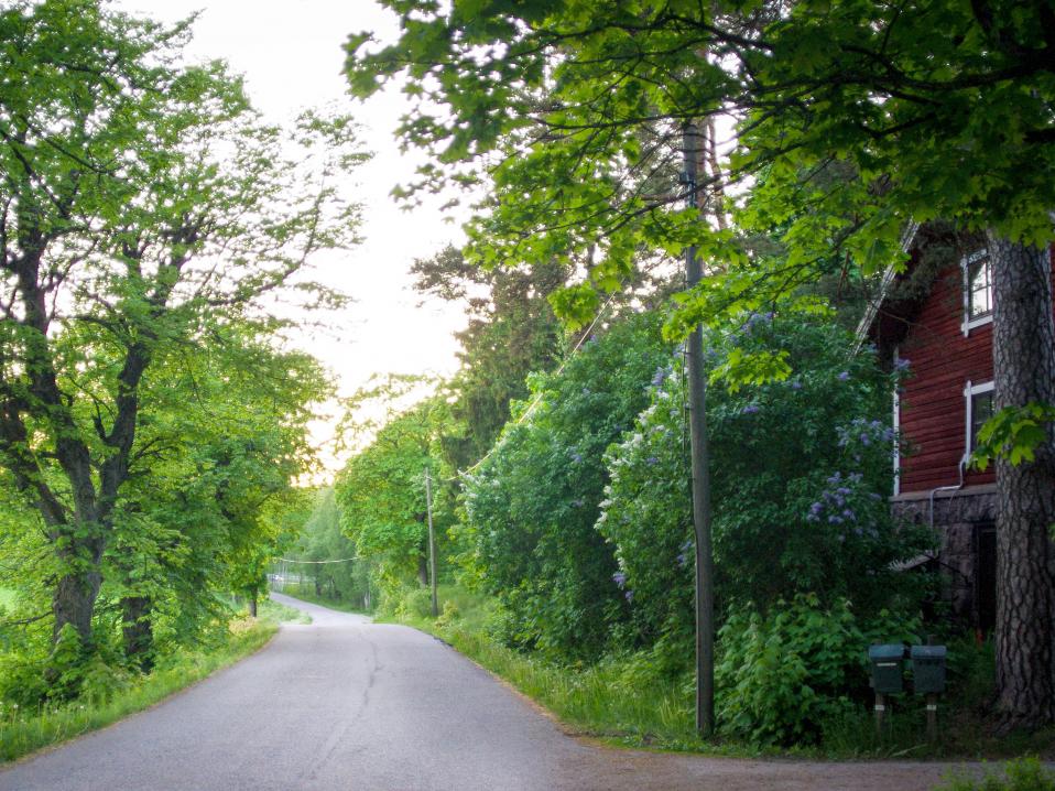 Kuva lännessä Raaseporiin vievältä Meritieltä.