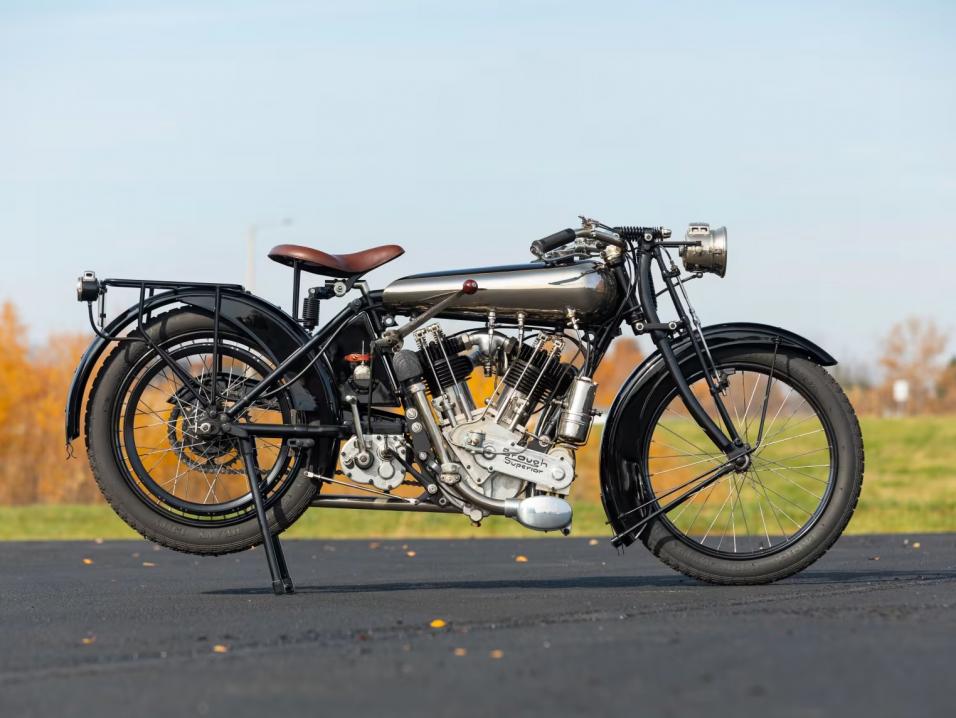 Vuosimallin 1922 Brough Superior Mark 1 90. Toinen kahdesta jäljelläolevasta.