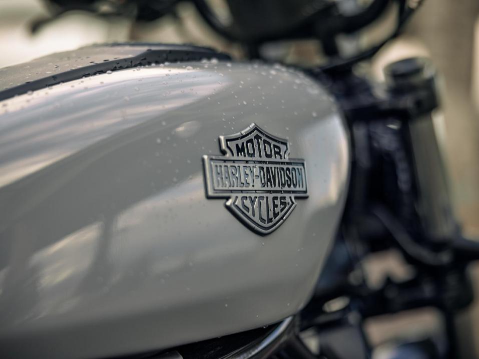 Kuvituskuva: Harley-Davidsonin logo tankissa.