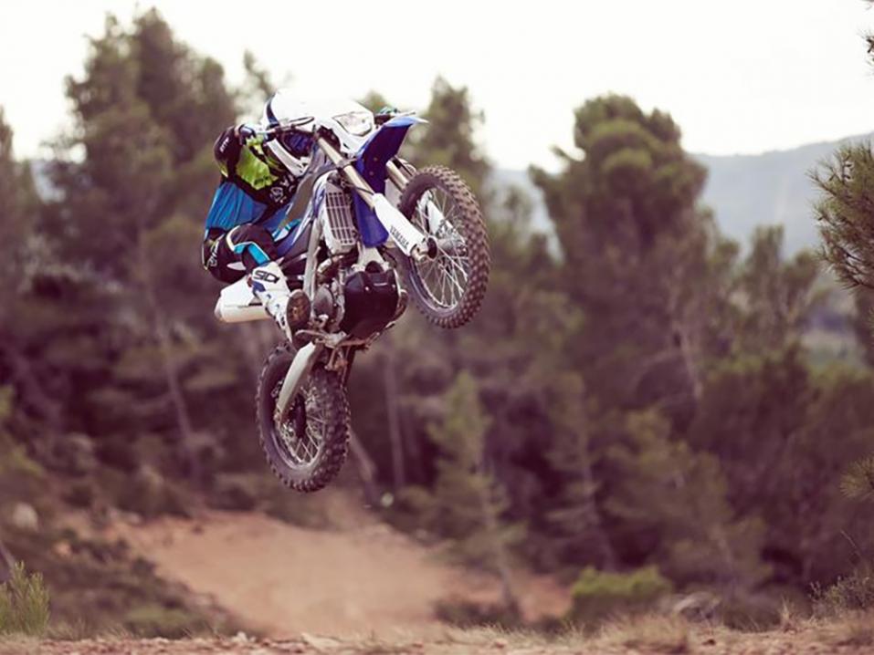 Yamaha WR450F vuosimallia 2016.