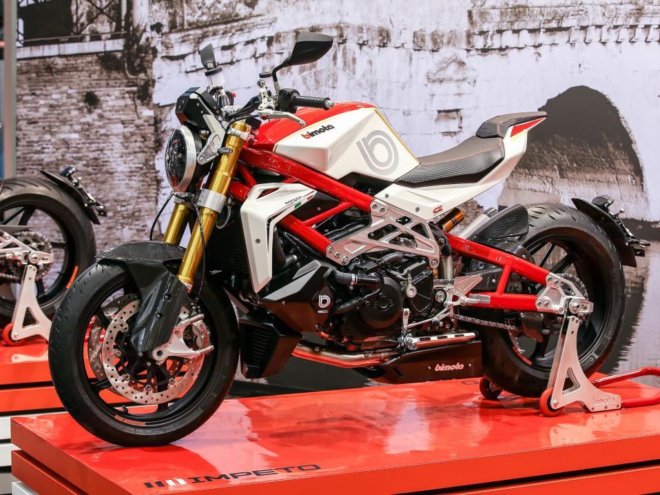 Bimota Impeto -hypernakun voi valita hiilikuituputkin kevennetyllä rungolla ja takaswingillä.