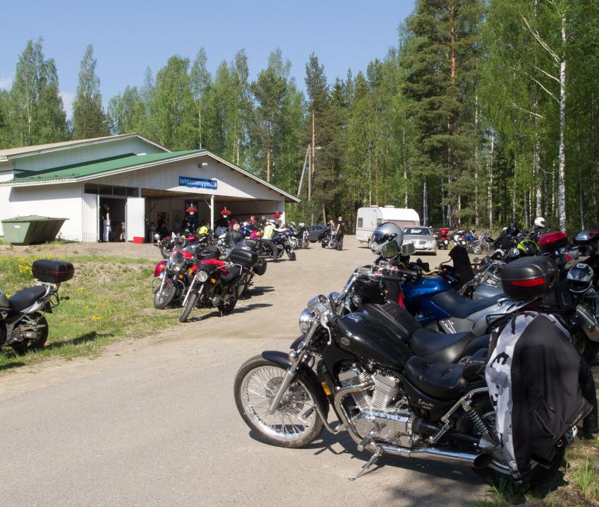 Kuvaa Oravikoskelta Surinaa Sussuille ja pärinää pojille -tapahtumasta parin vuoden takaa.