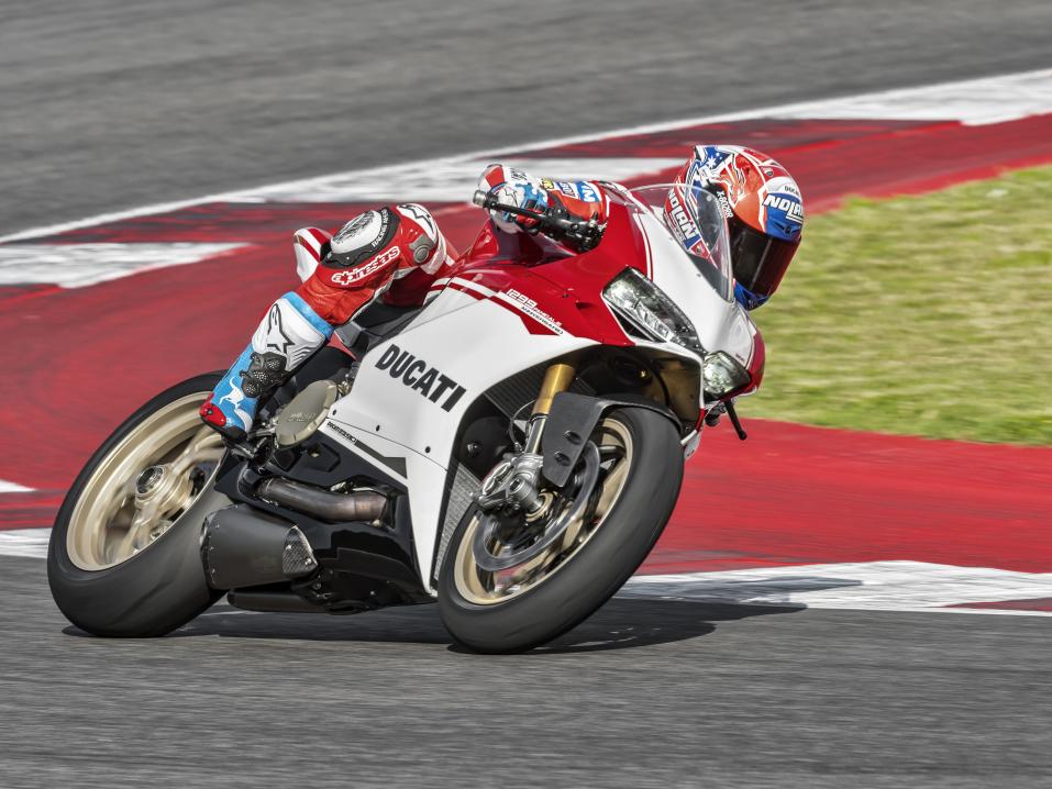 Ducati 1299 Panigale S Anniversario - Casey Stoner vauhdissa.